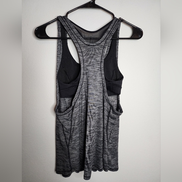Lululemon Glide and Slide Tank with Built in Bra (NO Pads), Grey/Black, Size 6 - Picture 4 of 13